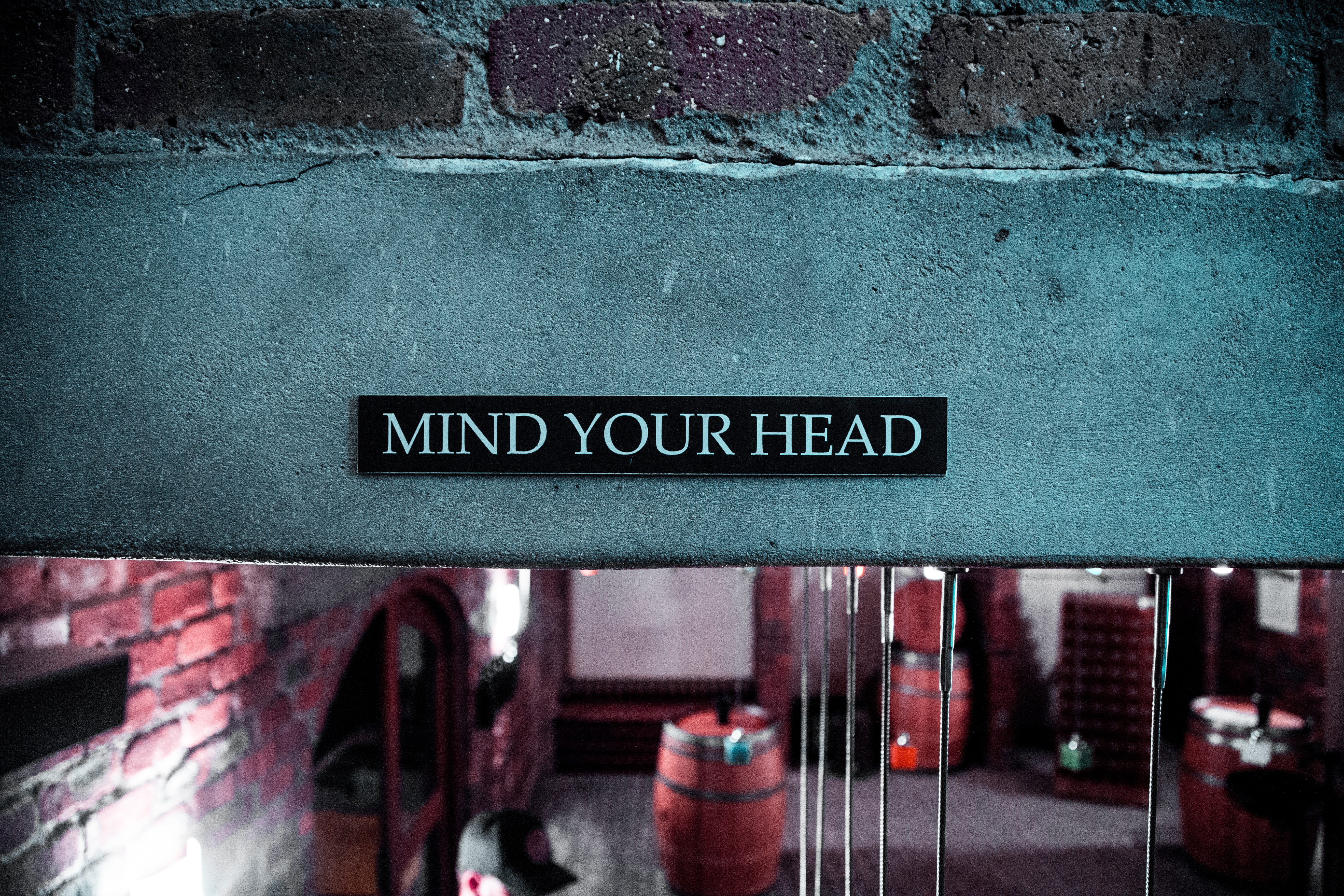 mind-your-head-signage-2440530